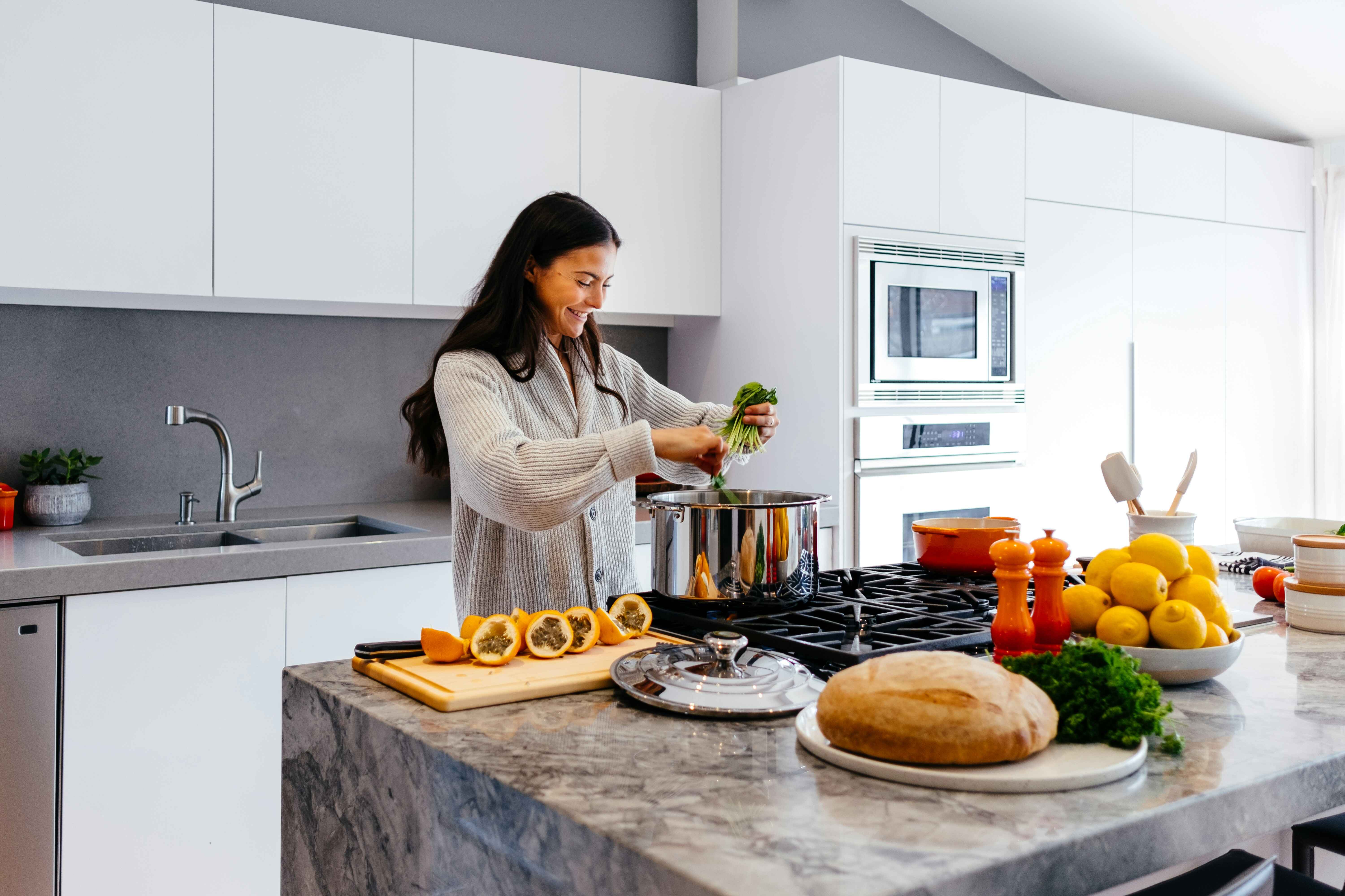 Picture of GLP-1 Diet: Dietitian-Approved Do’s & Don’ts